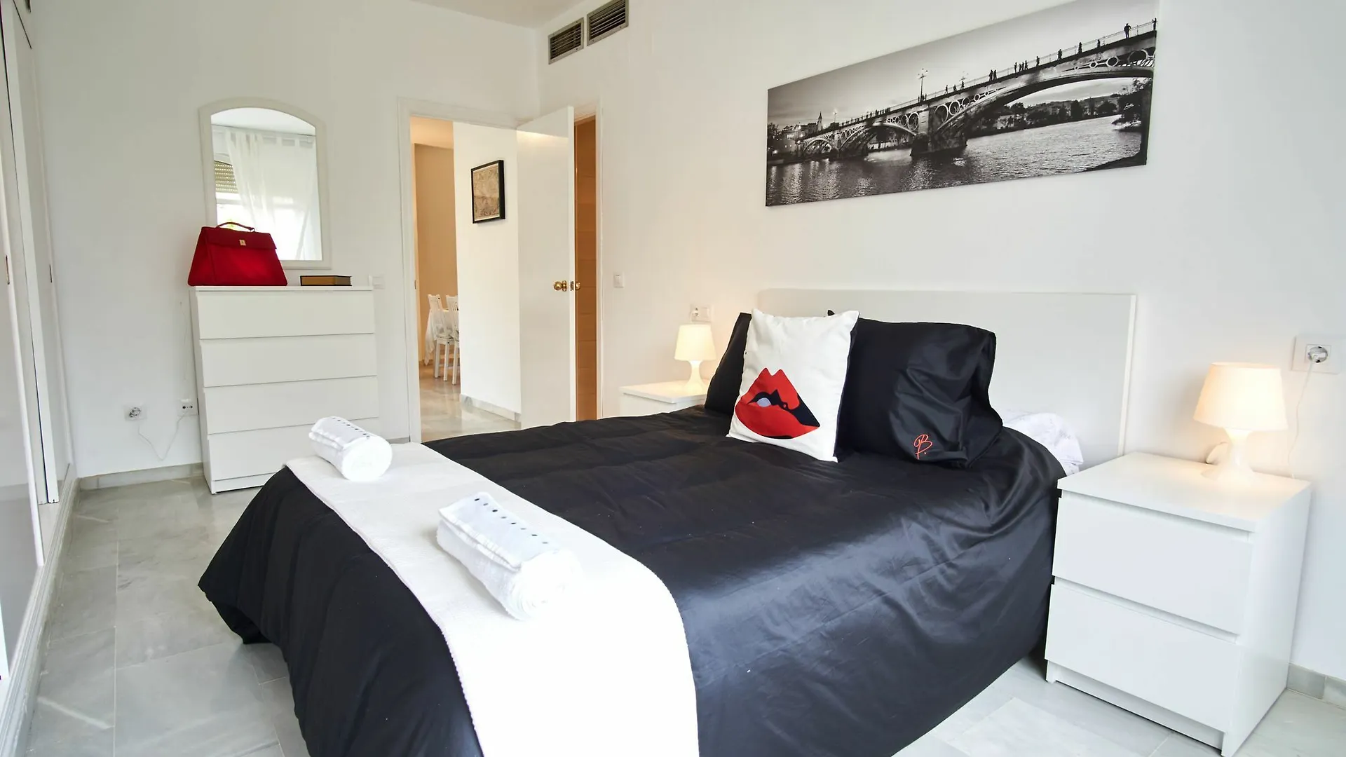 Comodo Y Amplio Apartamento En Triana Seville Spain