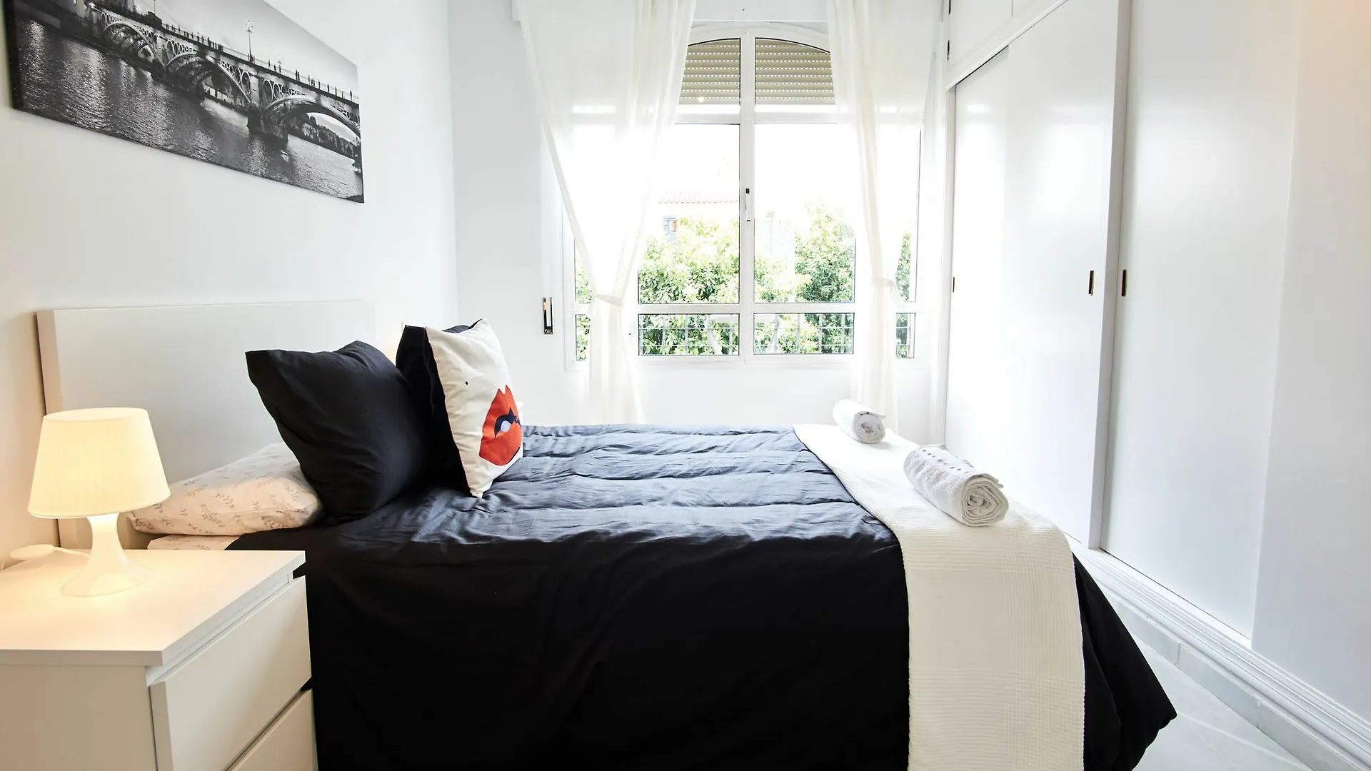 Comodo Y Amplio Apartamento En Triana Seville 0*,  Spain