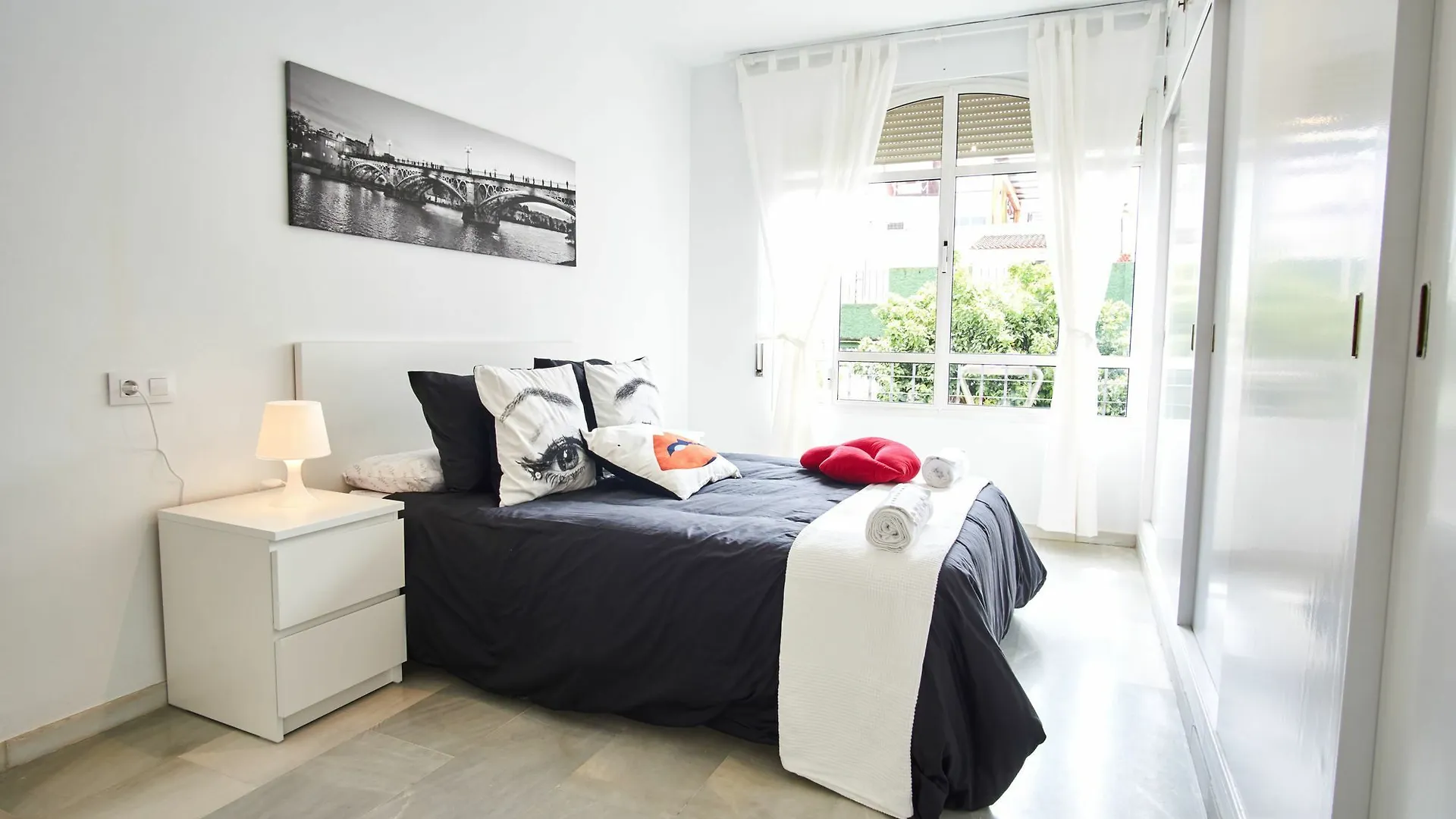 Comodo Y Amplio Apartamento En Triana Seville