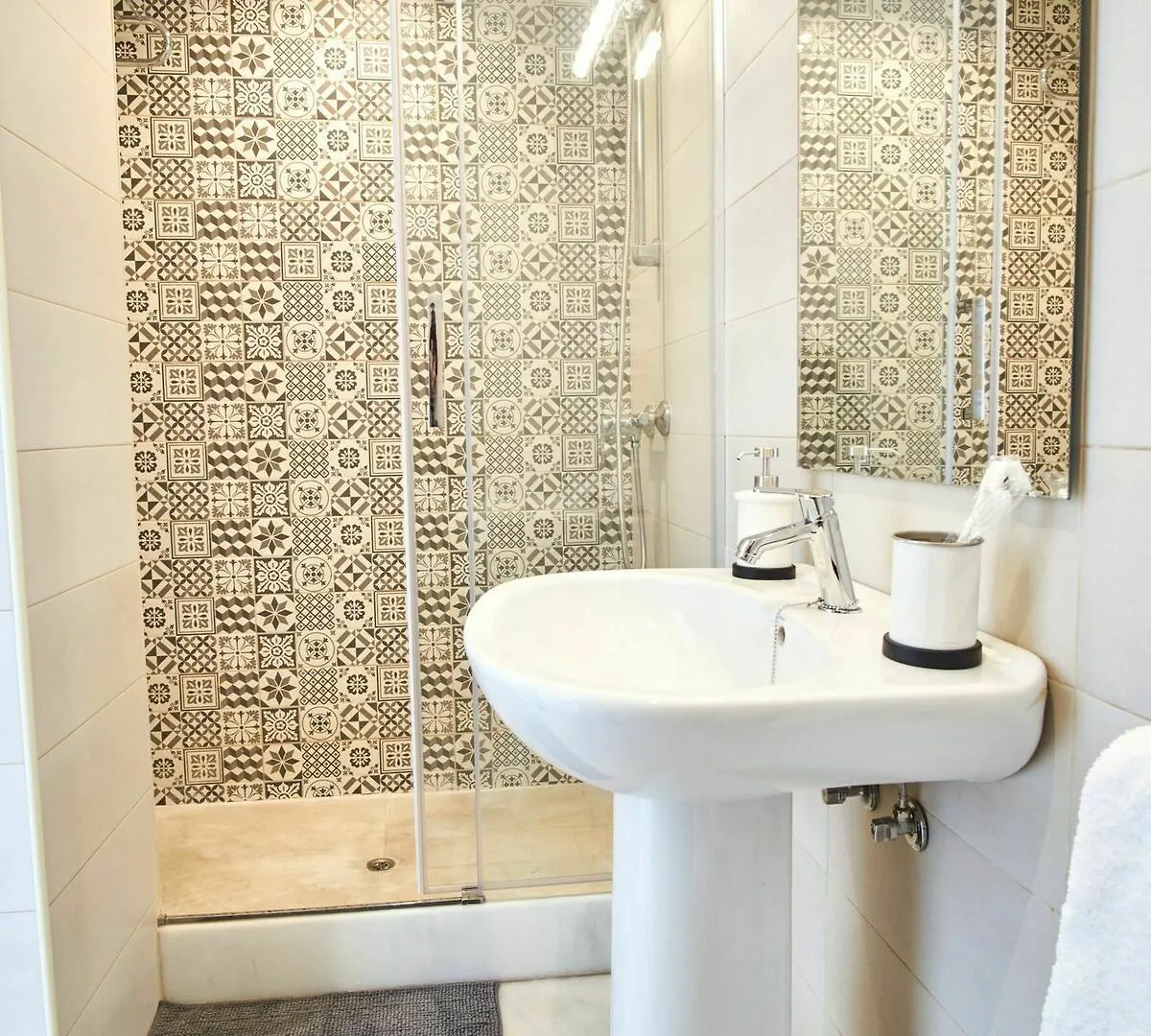 Comodo Y Amplio Apartamento En Triana Seville 0*,