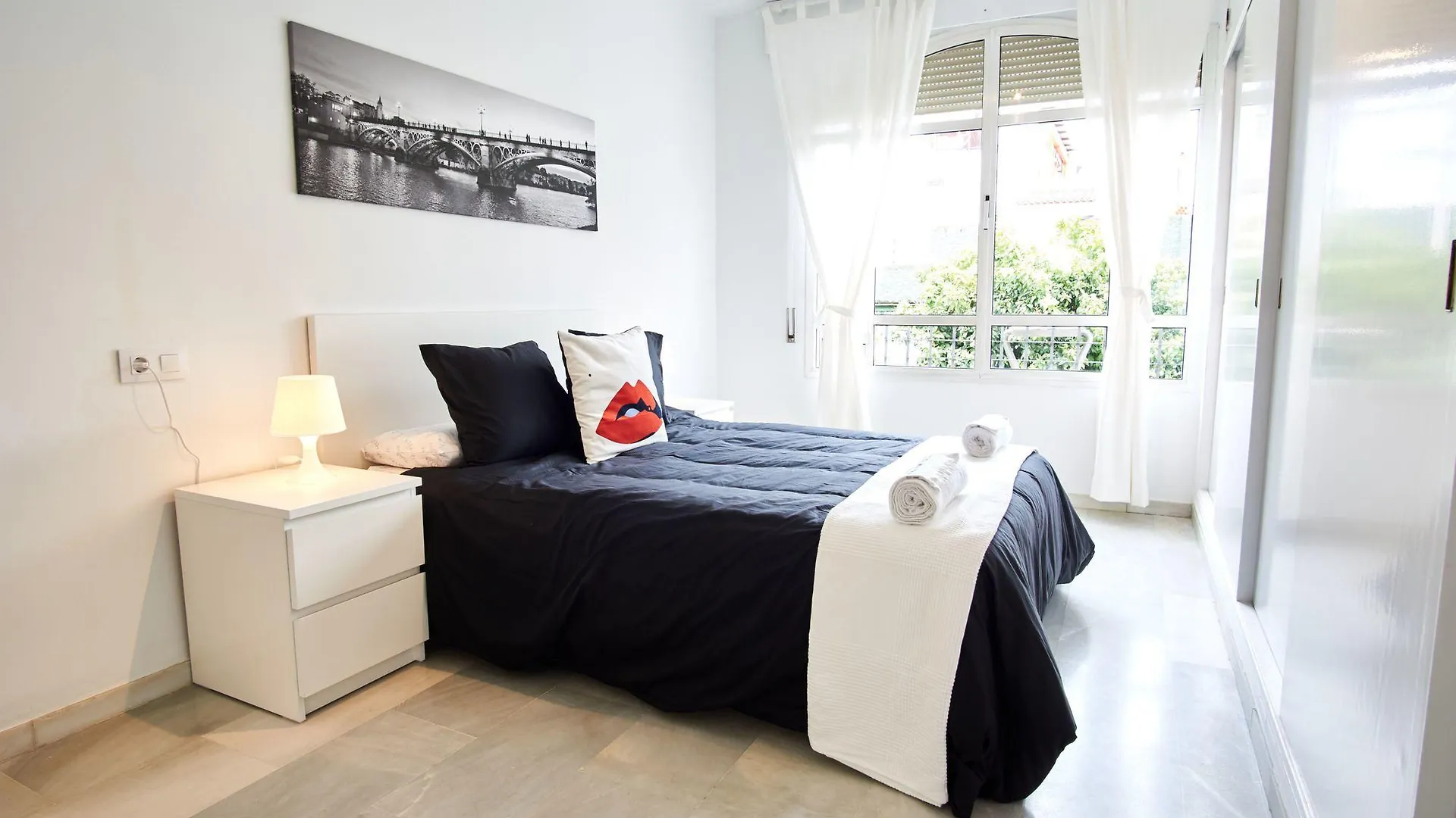 Comodo Y Amplio Apartamento En Triana location